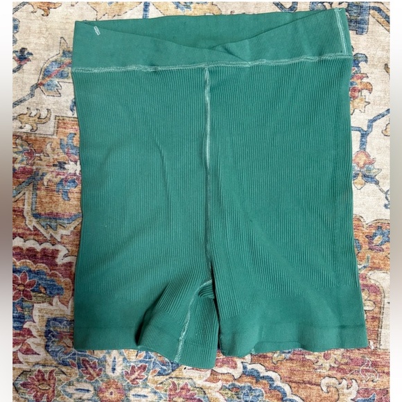 🆕💖Free People Free Throw Ribbed Shorts in Viridian - Picture 2 of 3